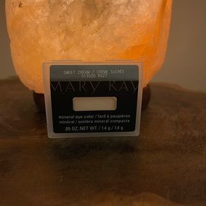 Mary Kay Mineral Eye Color. Shade: Sweet Cream.